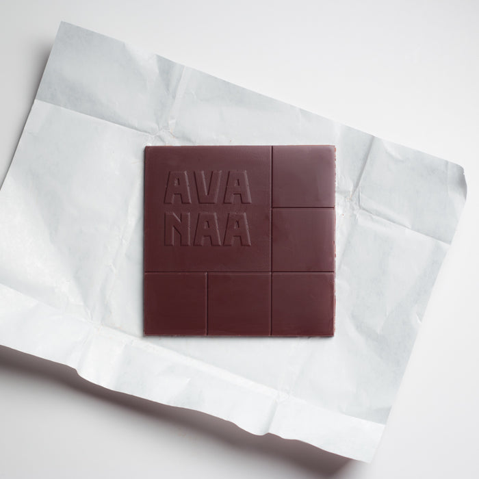CRUNCH (DARK CHOCOLATE WITH COCOA NIBS) — by Avanaa