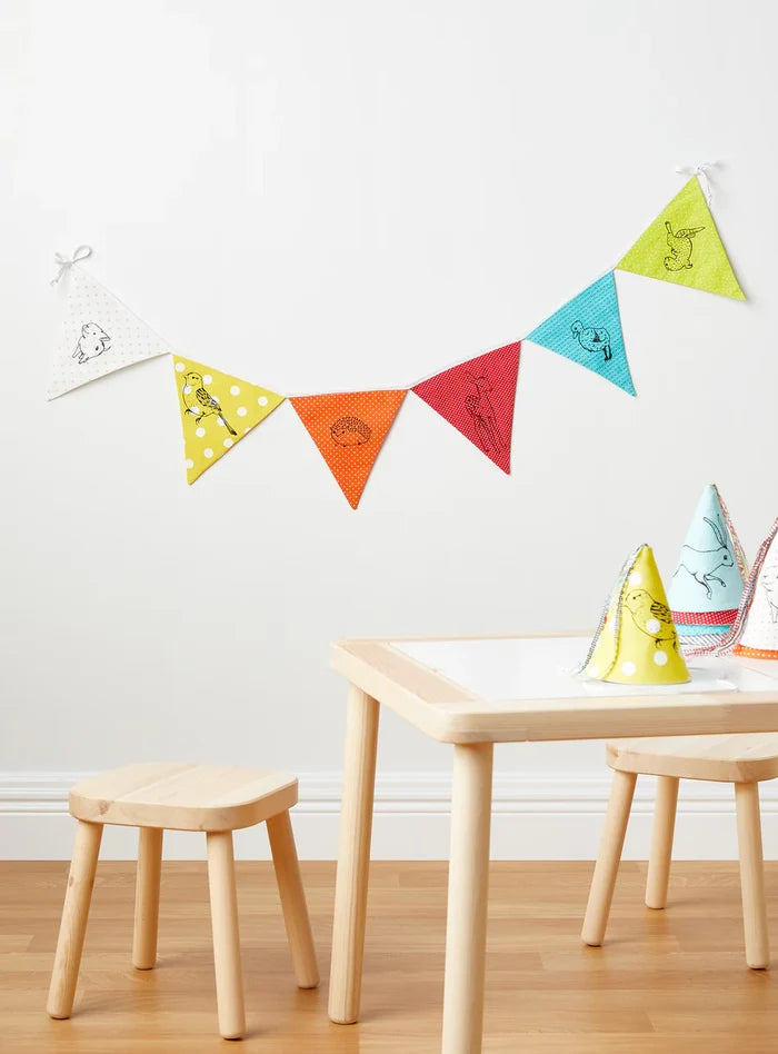 GARLAND OF 6 MULTICOLORED PENNANTS — by La fée raille