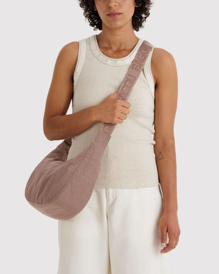 MEDIUM CRESCENT BAG (TOASTED ALMOND) — by Baggu