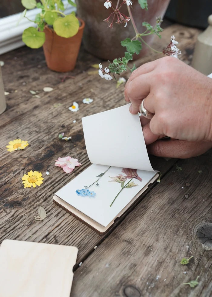POCKET FLOWER PRESS - Dandelion — by Studio Wald