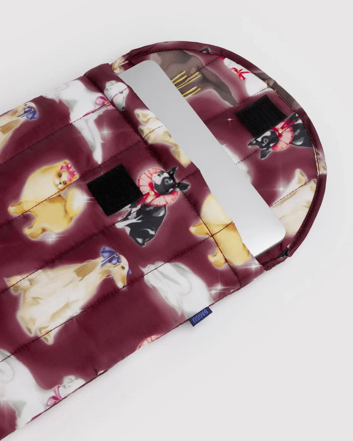 PUFFY LAPTOP SLEEVE "FANCY DOGS” 13"/14" — by Baggu
