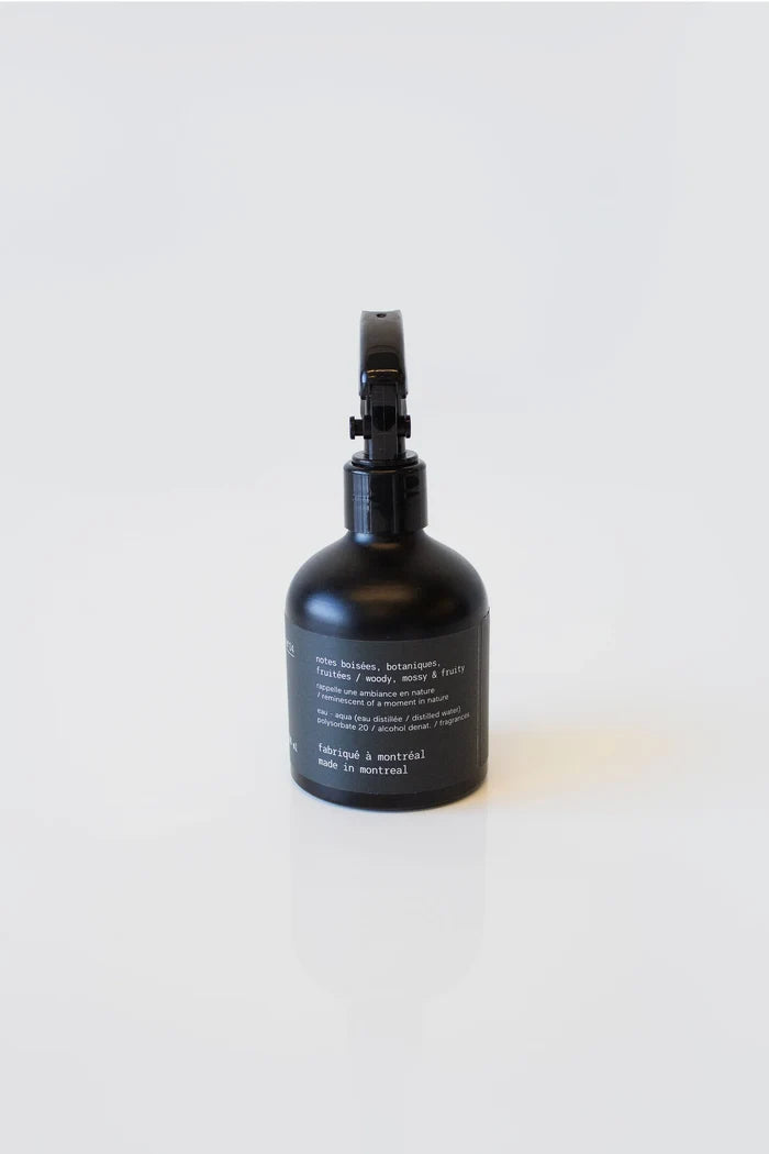 ROOM SPRAY, Fig and cedar — by esser