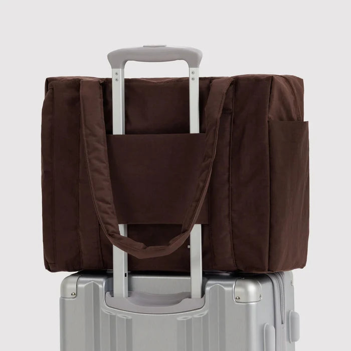 SMALL CLOUD BAG CARRY-ON (COFFEE) — by Baggu